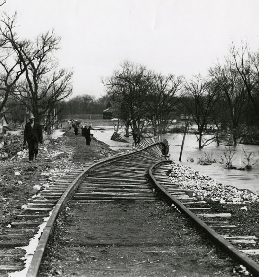 Railroad damage from flood, 1913