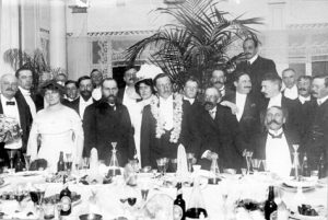 Dinner of the Royal Geographic Society at the Hotel Phoenix, Copenhagen, 1909. Dr. Cook is at center, wreathed in flowers. Cook 34_32e