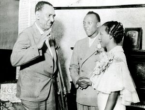 Jesse Owens and Minnie Ruth Solomon get married in 1932.